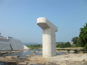 完成写真（橋脚１基、橋台２基、築堤・護岸)