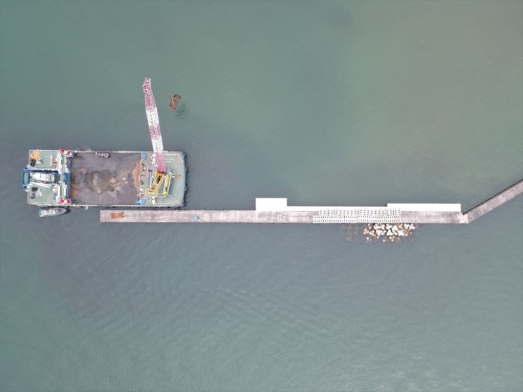 小湊漁港漁港施設機能強化工事(R2-1工区)