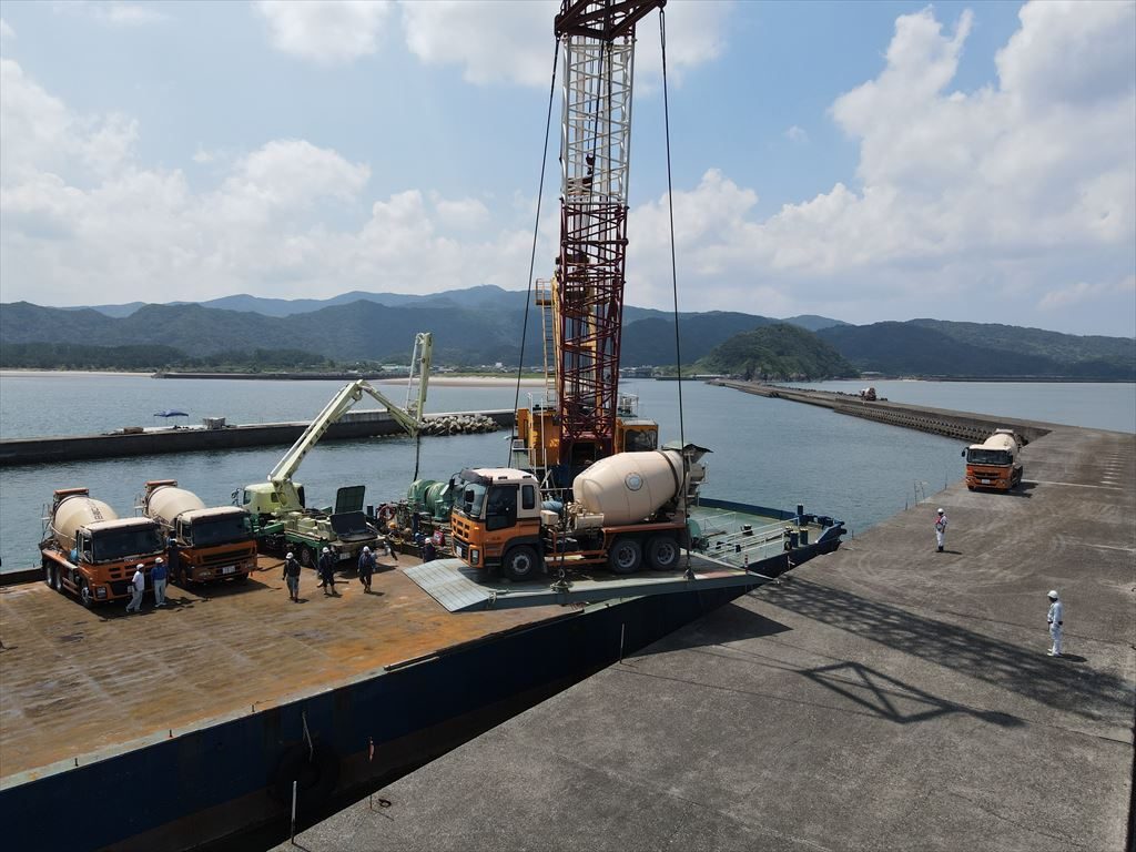 小湊漁港漁港施設機能強化工事(R2-1工区)　８月