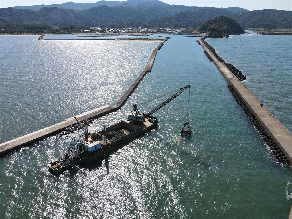 小湊漁港漁港施設機能強化工事(R2-1工区)