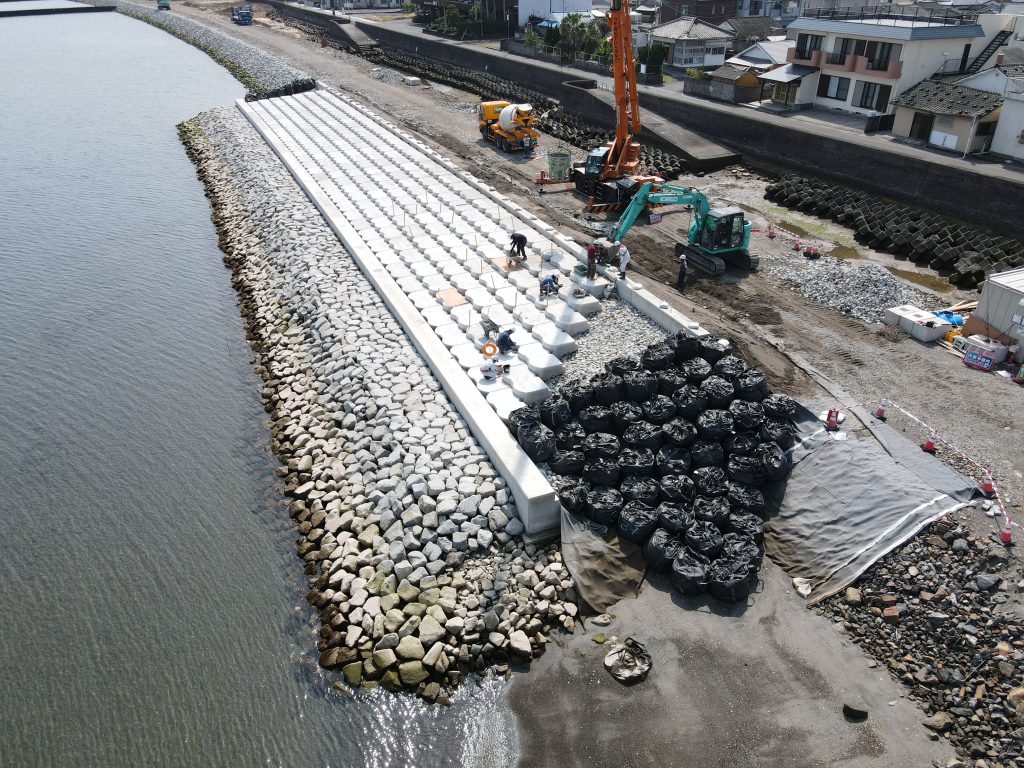 令和4年 指宿港海岸(湯の浜地区)護岸(改良)工事